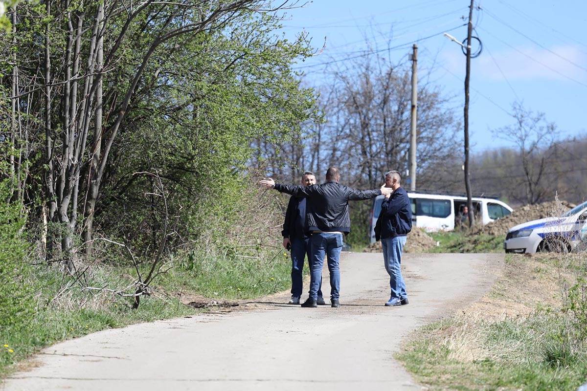 Policija sa psima tragačima pretražuje Banjsko polje