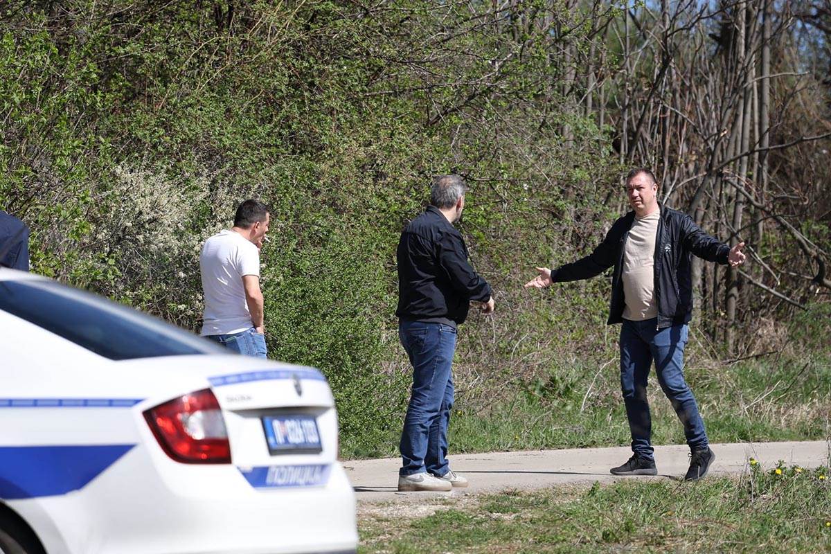 Policija sa psima tragačima pretražuje Banjsko polje