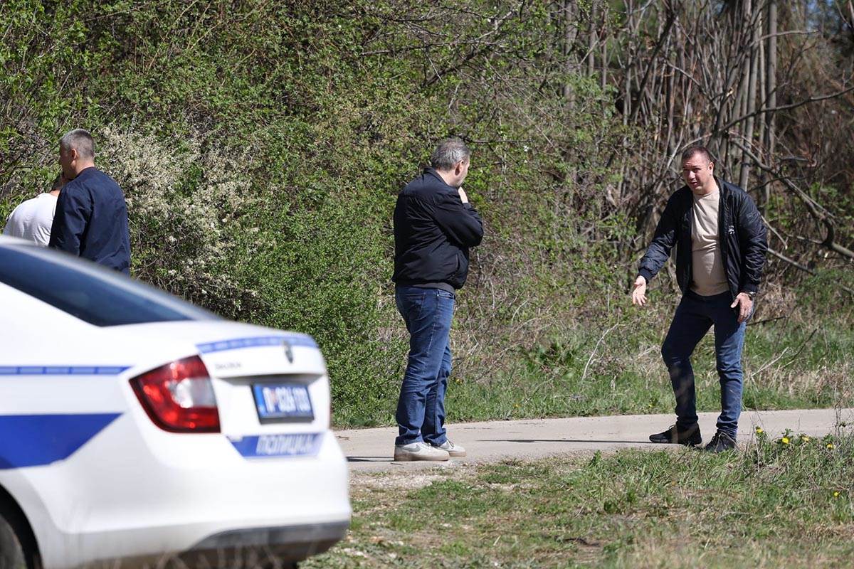 Policija sa psima tragačima pretražuje Banjsko polje