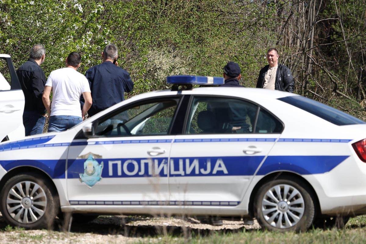 Policija sa psima tragačima pretražuje Banjsko polje