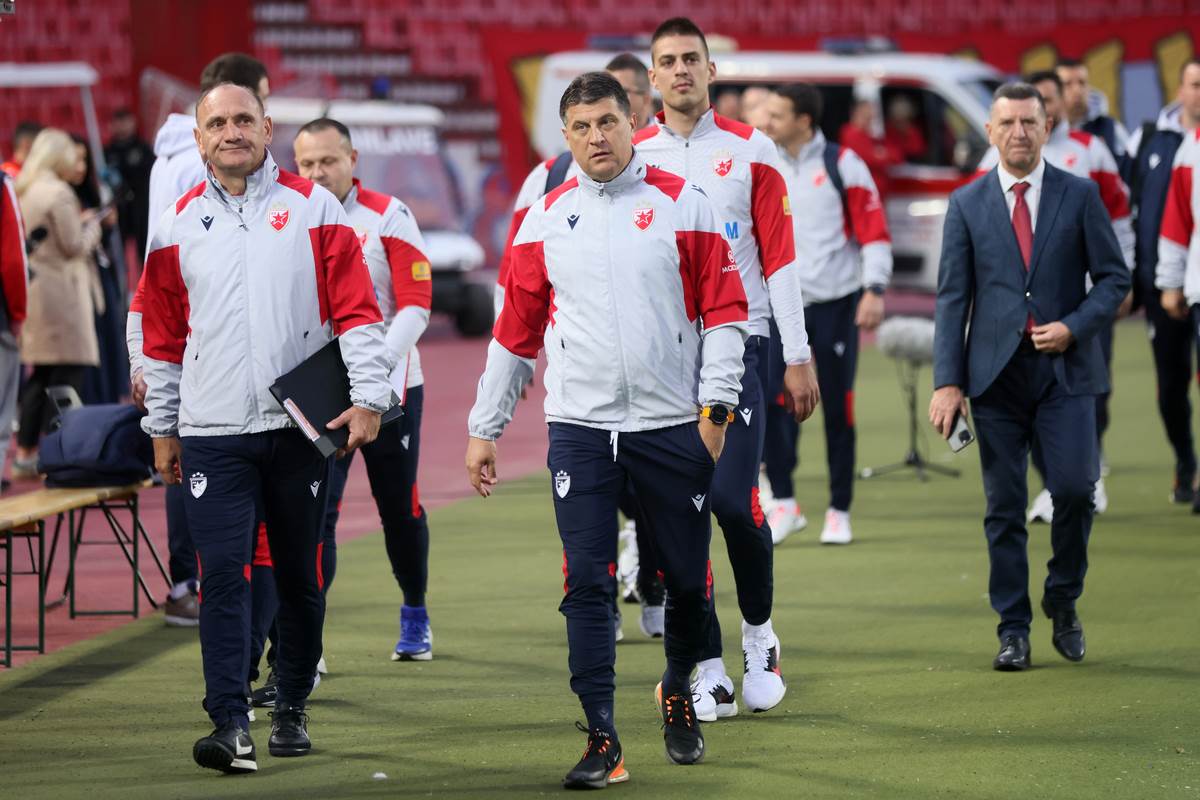 Crvena zvezda Železničar, poznati zovu na stadion