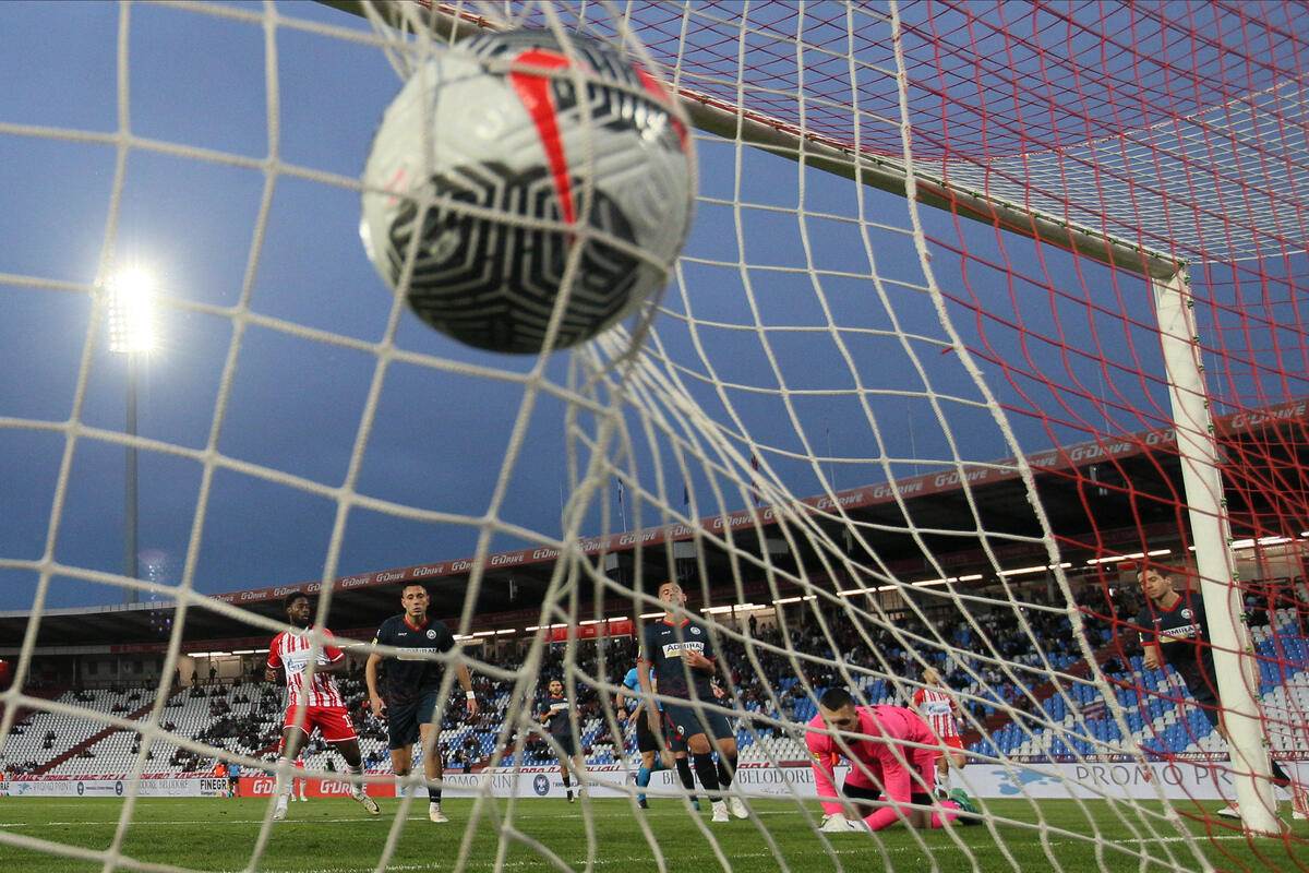 Crvena zvezda Železničar, poznati zovu na stadion