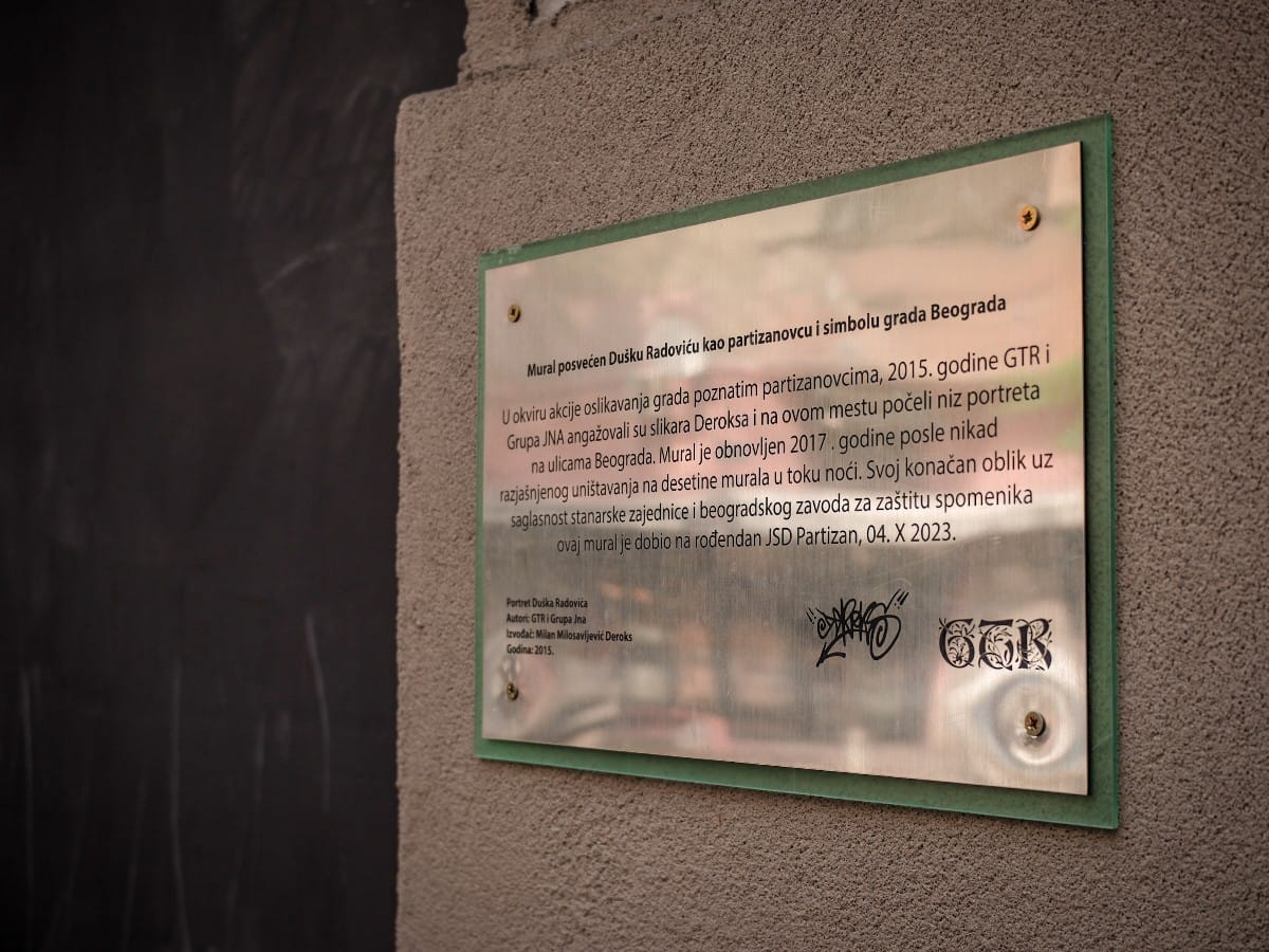 Murali GTR unisteni crnom bojom (1).jpg