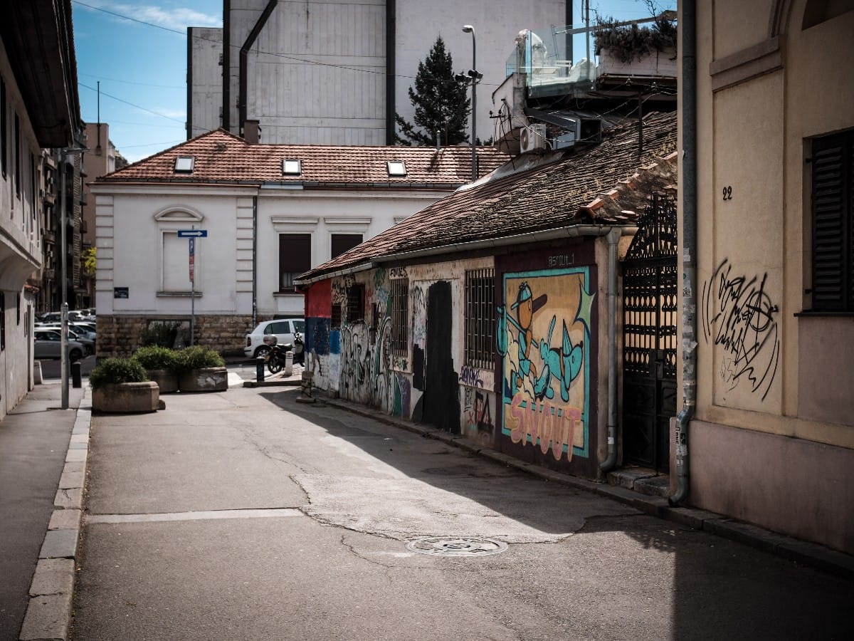 Murali GTR unisteni crnom bojom (3).jpg