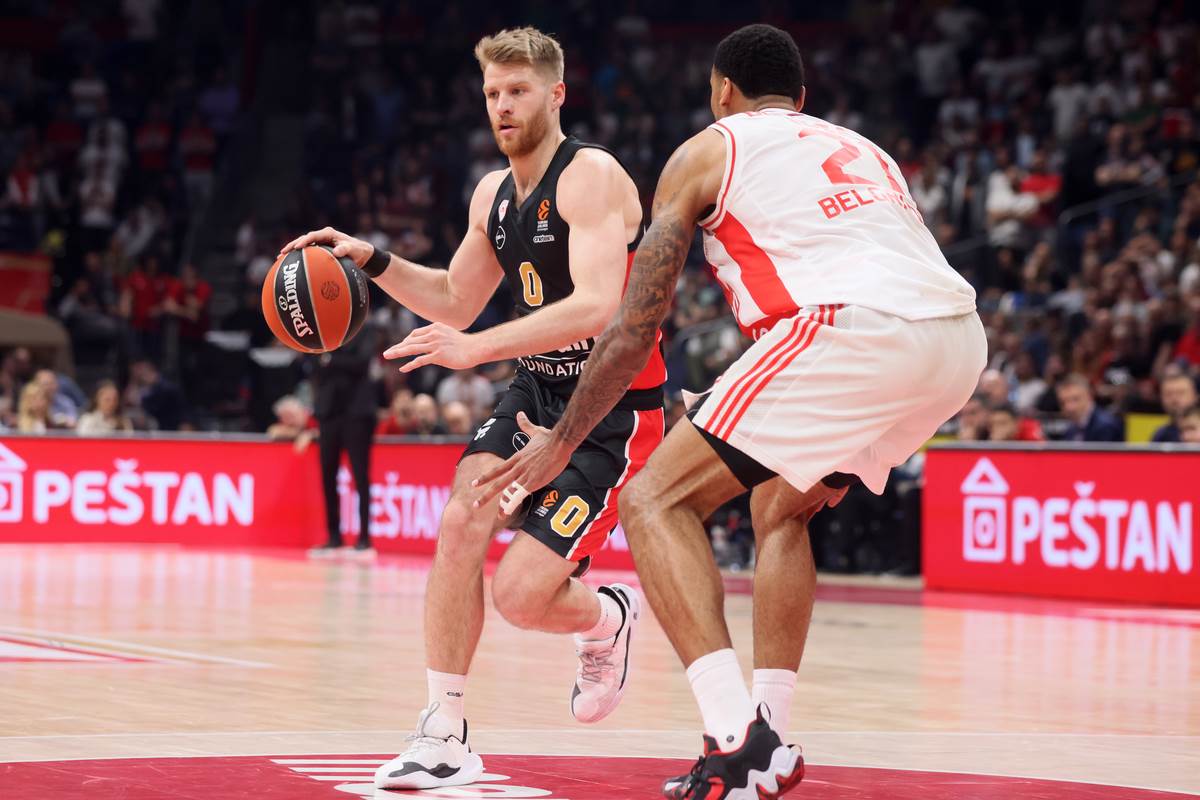 Crvena Zvezda Olimpijakos (2).JPG