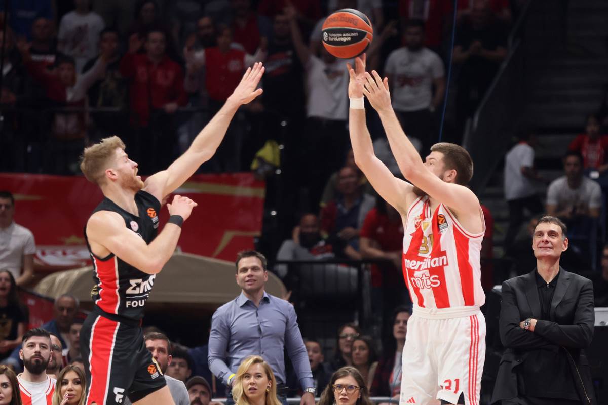 Crvena Zvezda Olimpijakos (13).JPG