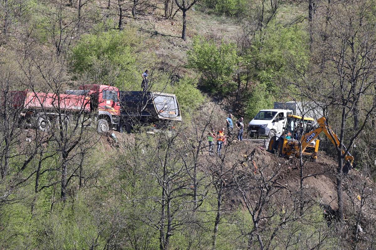 PAljenje sveća za malu Danku (3).jpg