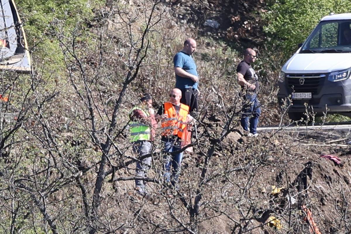 PAljenje sveća za malu Danku (12).jpg