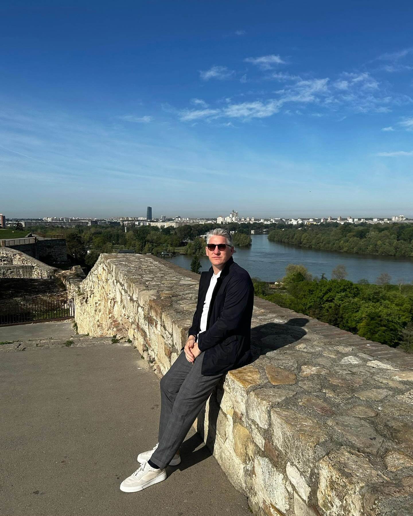 Bastijan Švajnštajger skinuo burmu pa poručio da je bilo lepo