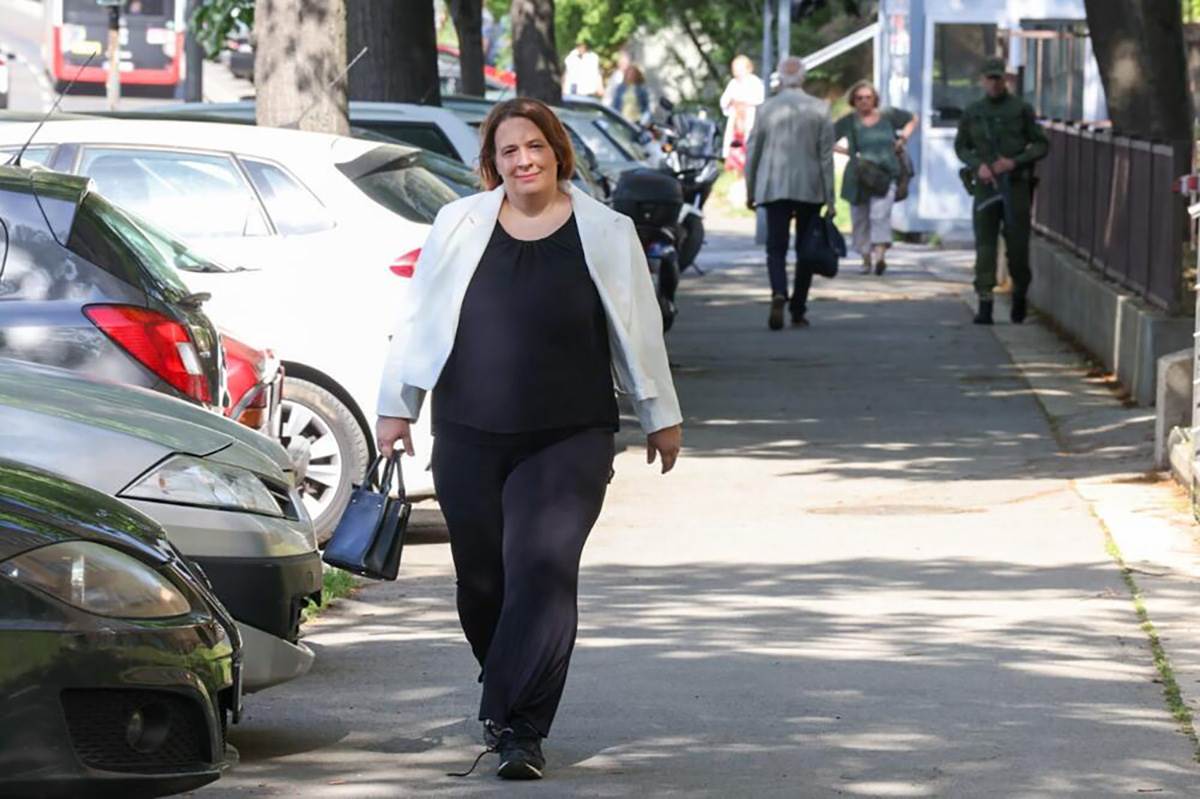 BELIVUK I MILJKOVIĆ SA SUPRUGAMA U SUDU (4).jpg