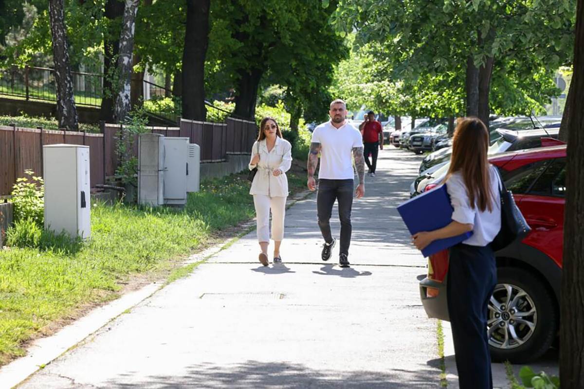 BELIVUK I MILJKOVIĆ SA SUPRUGAMA U SUDU (7).jpg