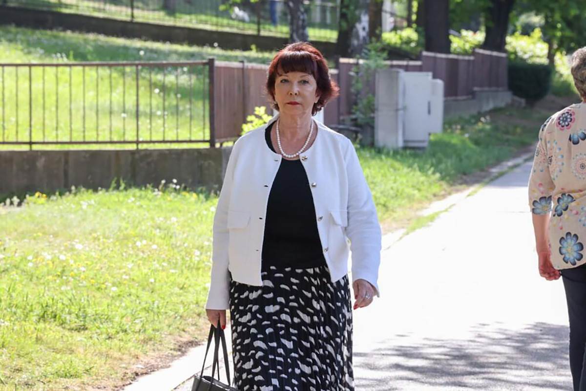 BELIVUK I MILJKOVIĆ SA SUPRUGAMA U SUDU (9).jpg