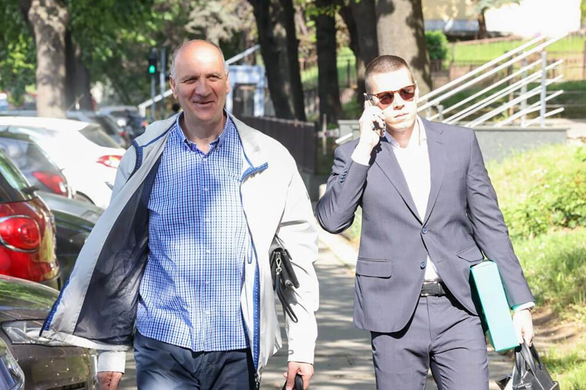 BELIVUK I MILJKOVIĆ SA SUPRUGAMA U SUDU (10).jpg