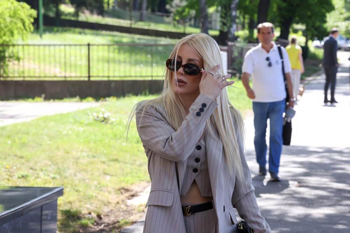 BELIVUK I MILJKOVIĆ SA SUPRUGAMA U SUDU (11).jpg