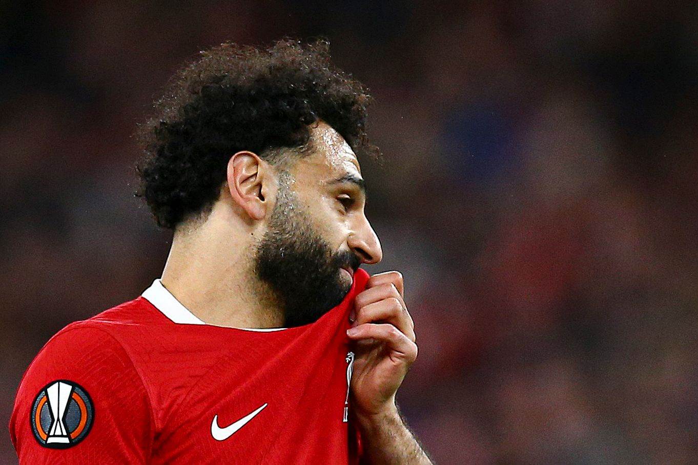 Mohamed Salah briše znoj dresom Liverpula