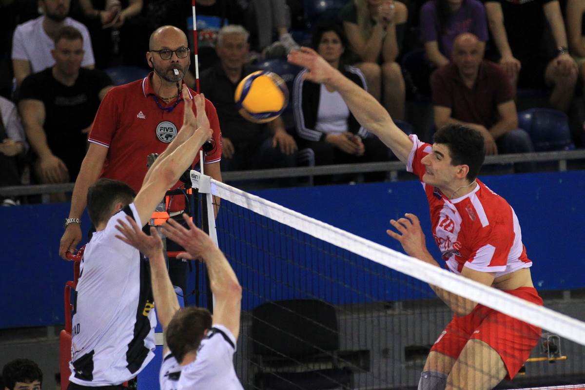 Crvena zvezda pobedila Partizan u odbojci, prva utakmica finala plej-ofa 2024