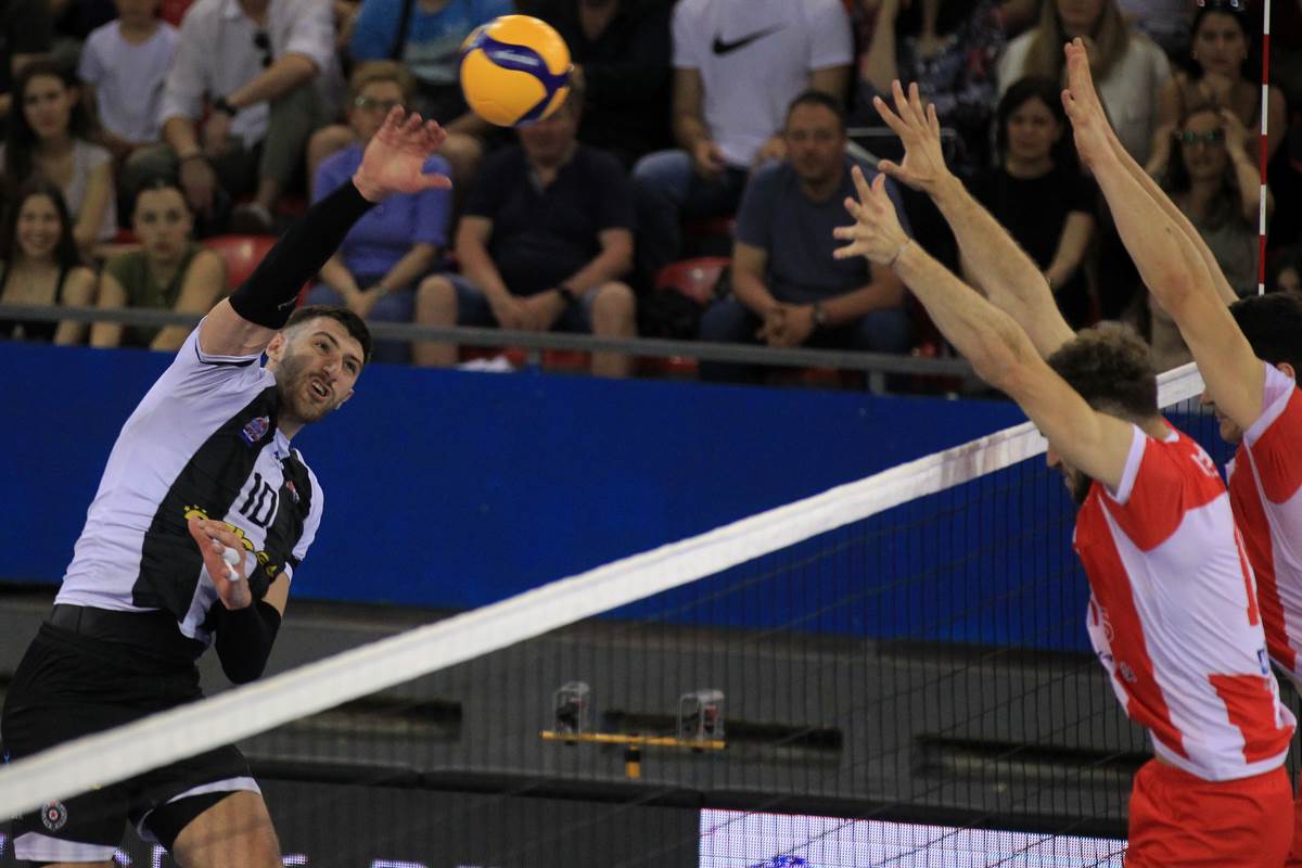 Crvena zvezda pobedila Partizan u odbojci, prva utakmica finala plej-ofa 2024