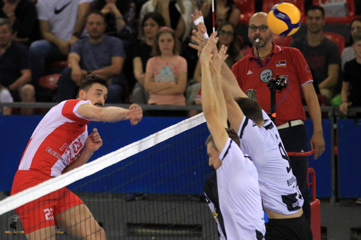 Crvena zvezda pobedila Partizan u odbojci, prva utakmica finala plej-ofa 2024