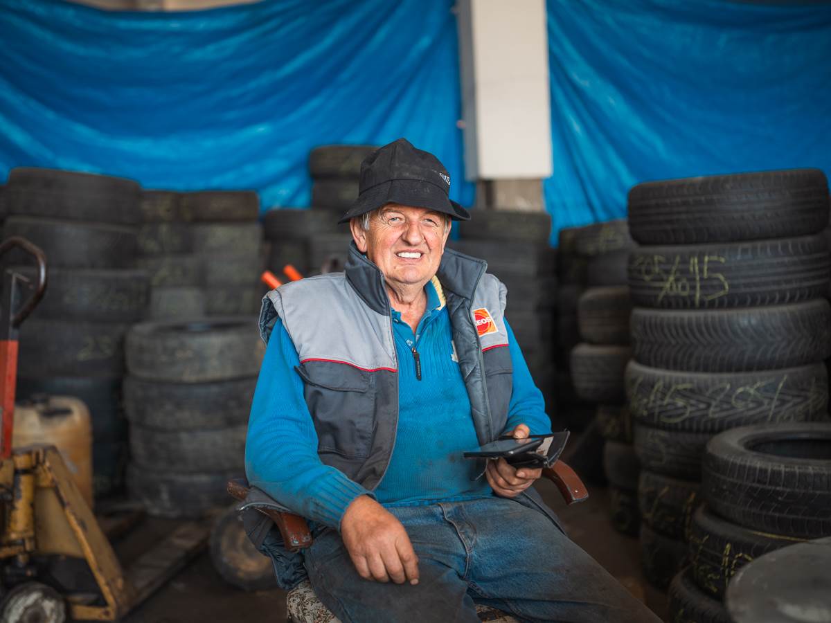 Jagoda radi kao vulkanizer u Borči već 40 godina tema