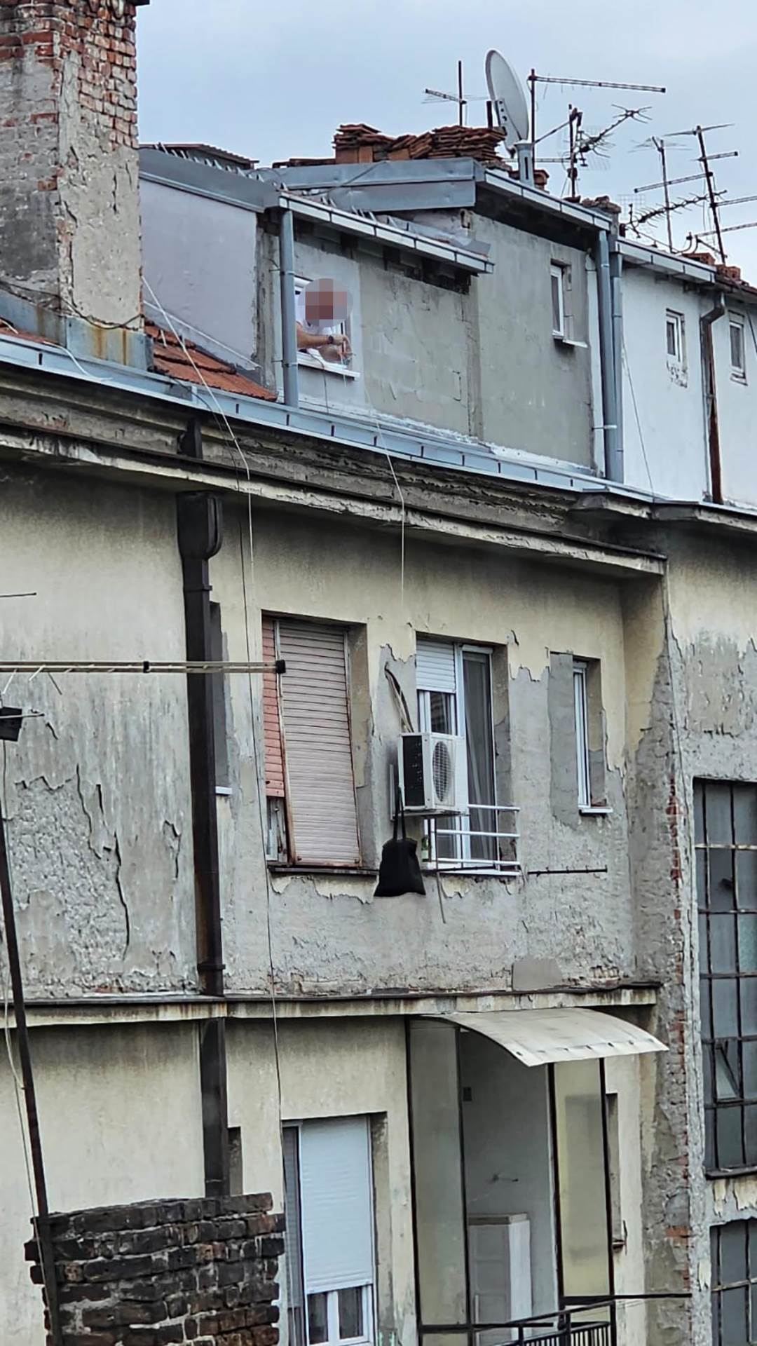 komšije blurovano (5).jpg