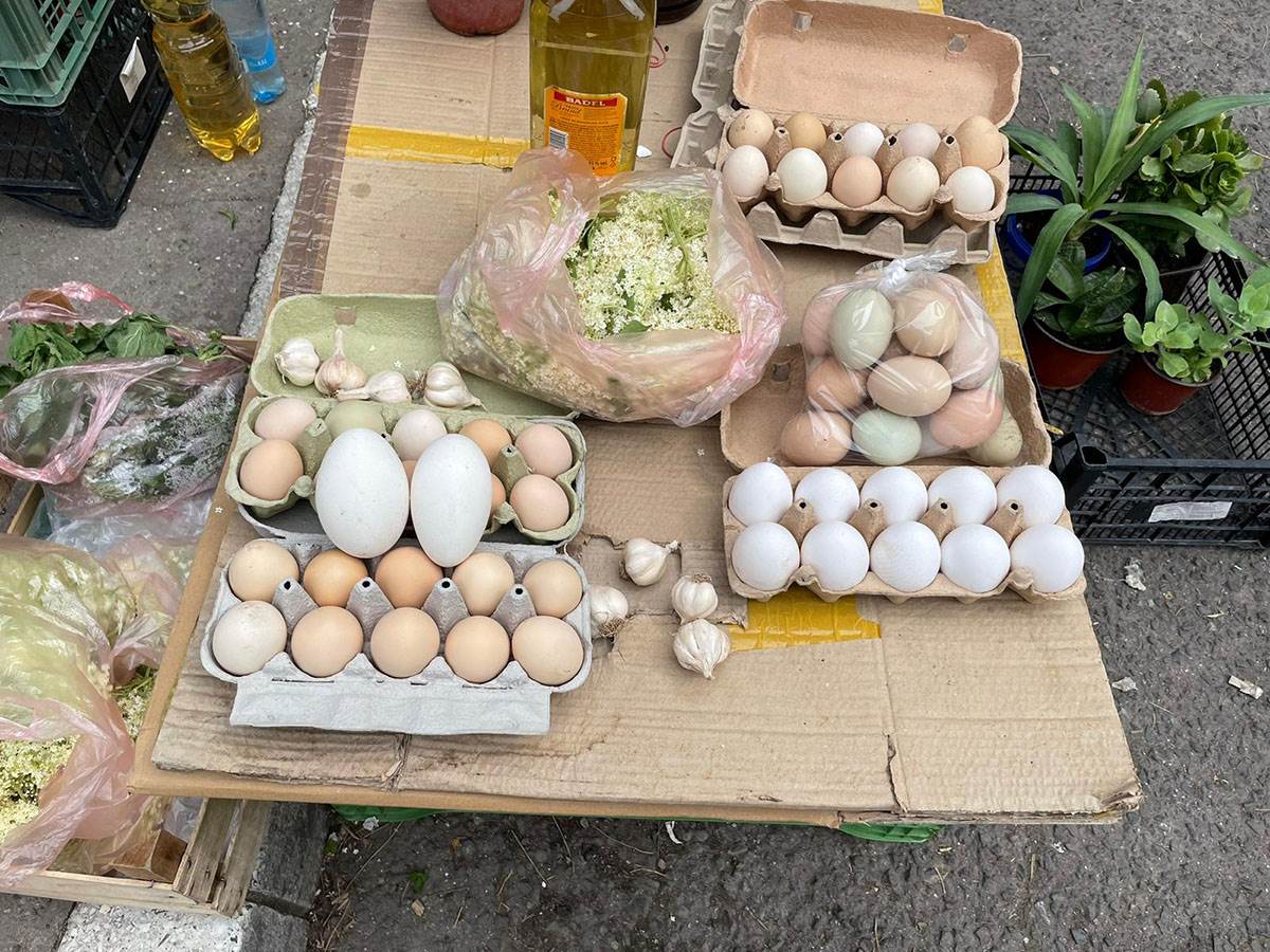 Jaja Pijaca tezga (1) copy.jpg