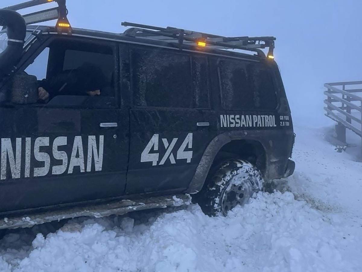 pola metra snega na Bjelasici (1).jpg