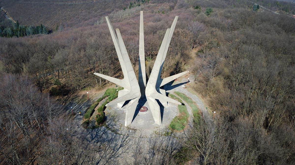 spomenik palim borcima Kosmajskog odreda (3) copy.jpg