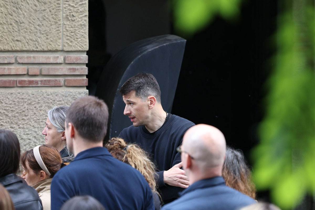 Dušica Jakovljević na sahrani Bojane Janković