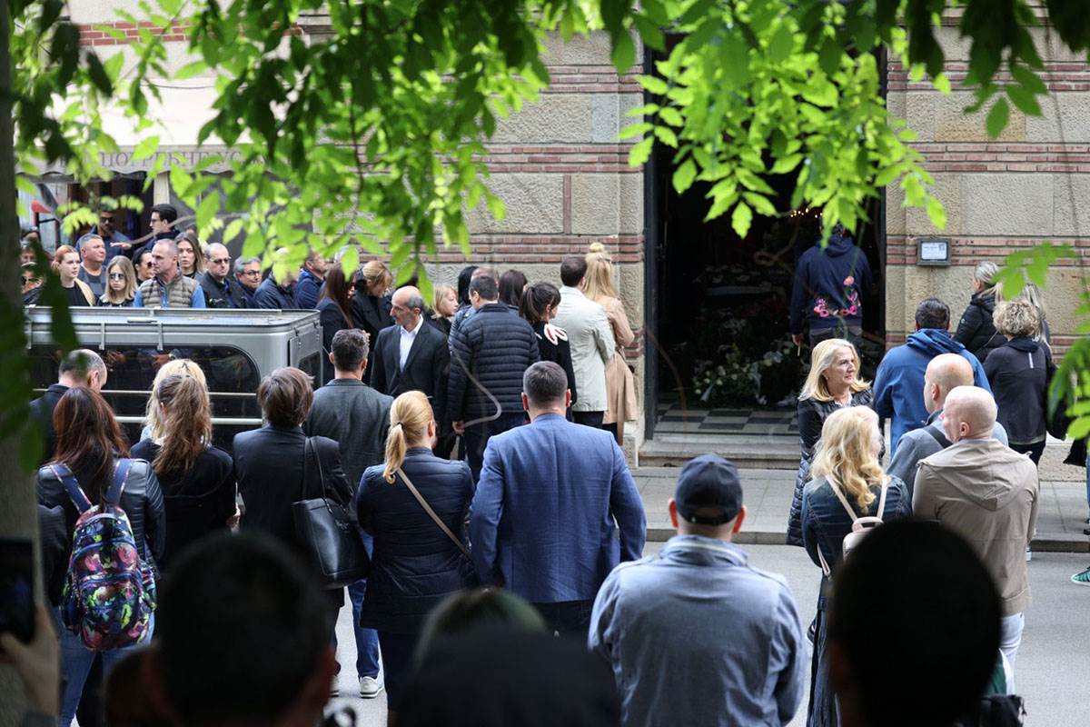 Dušica Jakovljević na sahrani Bojane Janković