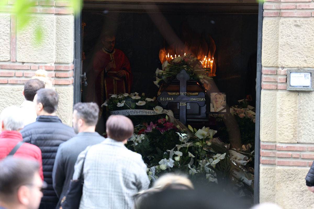 Dušica Jakovljević na sahrani Bojane Janković