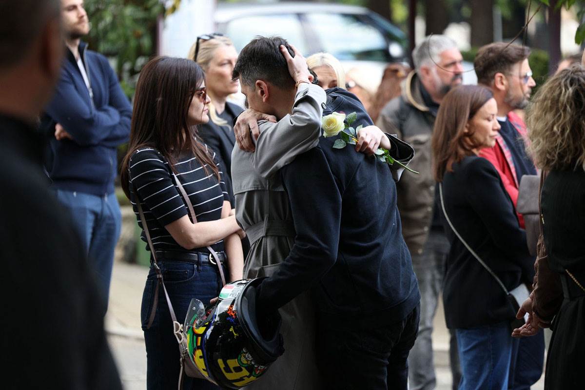 Dušica Jakovljević na sahrani Bojane Janković