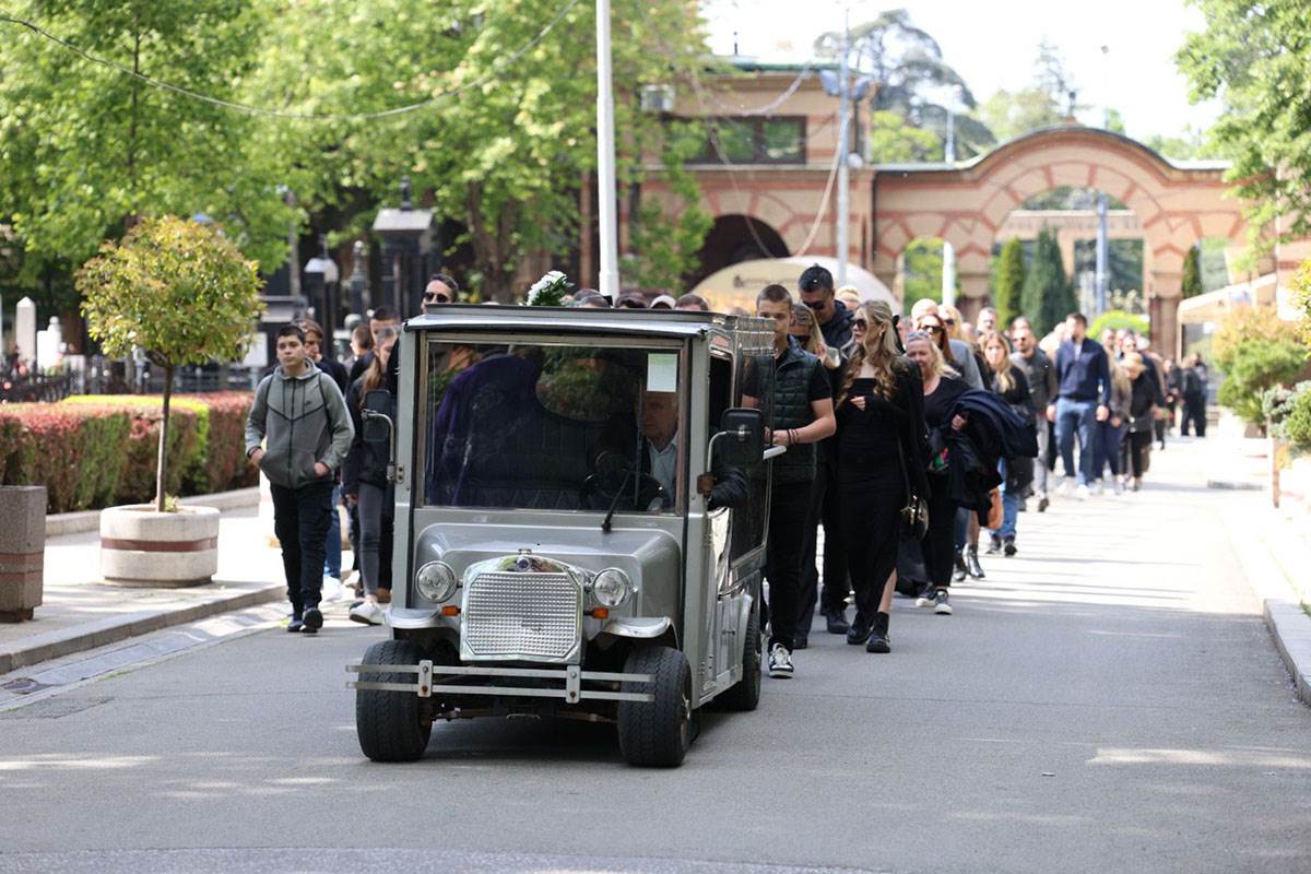 Sahrana Bojane Janković Kurir (7) copy.jpg