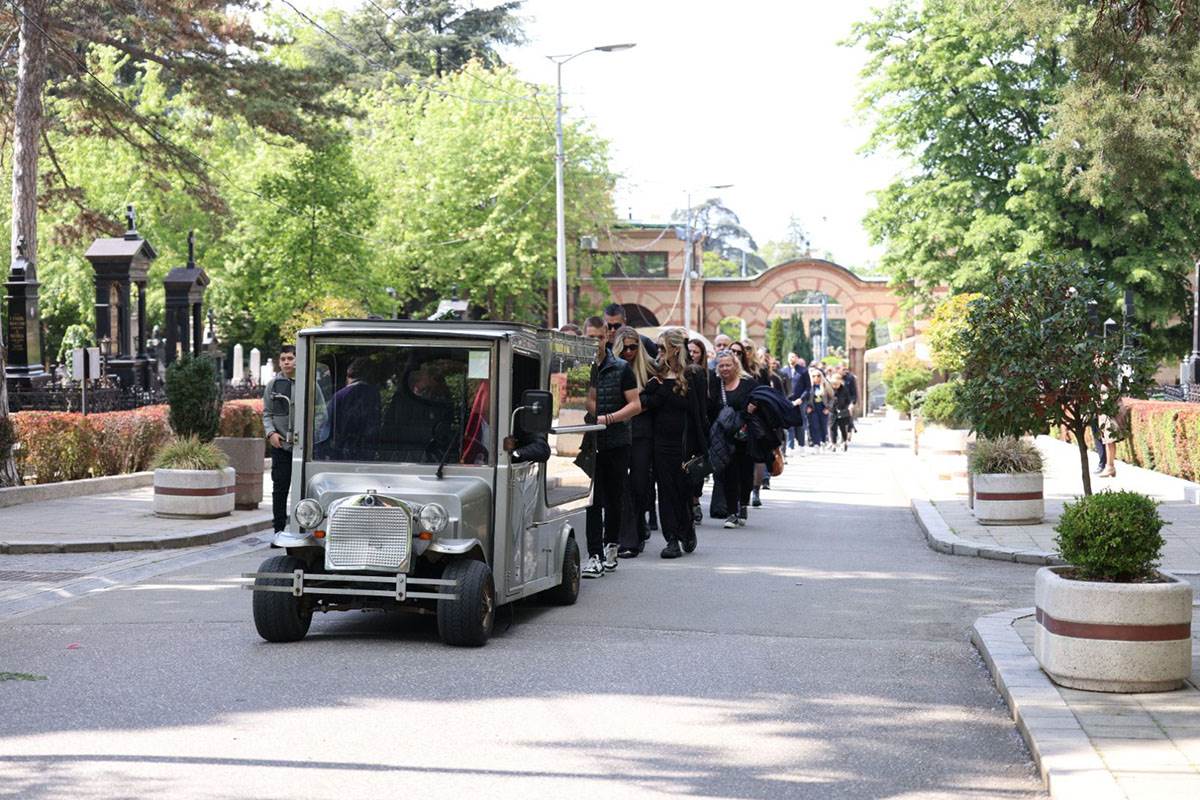 Sahrana Bojane Janković Kurir (8) copy.jpg