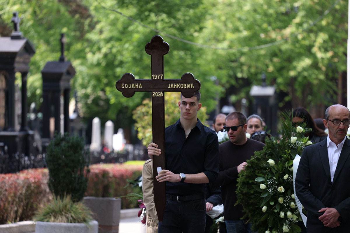 Sahrana Bojane Janković Kurir (14) copy.jpg