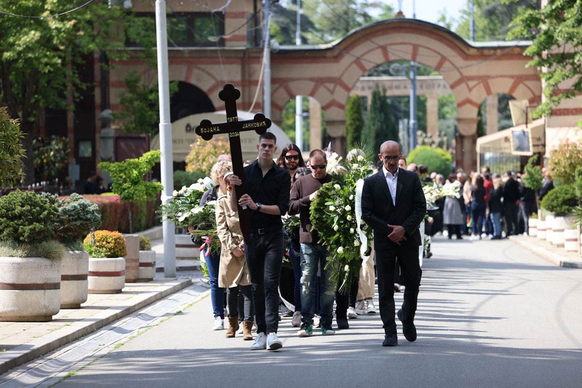 Sahrana Bojane Janković Kurir (17) copy.jpg