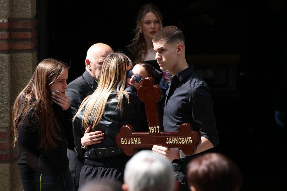 Sahrana Bojane Janković Kurir (18) copy.jpg