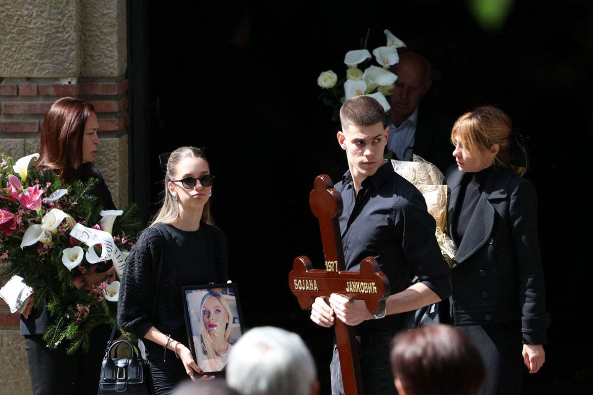 Sahrana Bojane Janković Kurir (22) copy.jpg