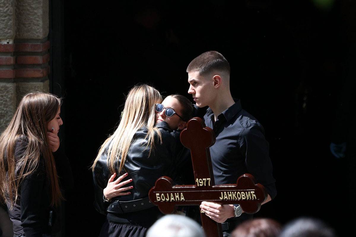 Sahrana Bojane Janković Kurir (23) copy.jpg