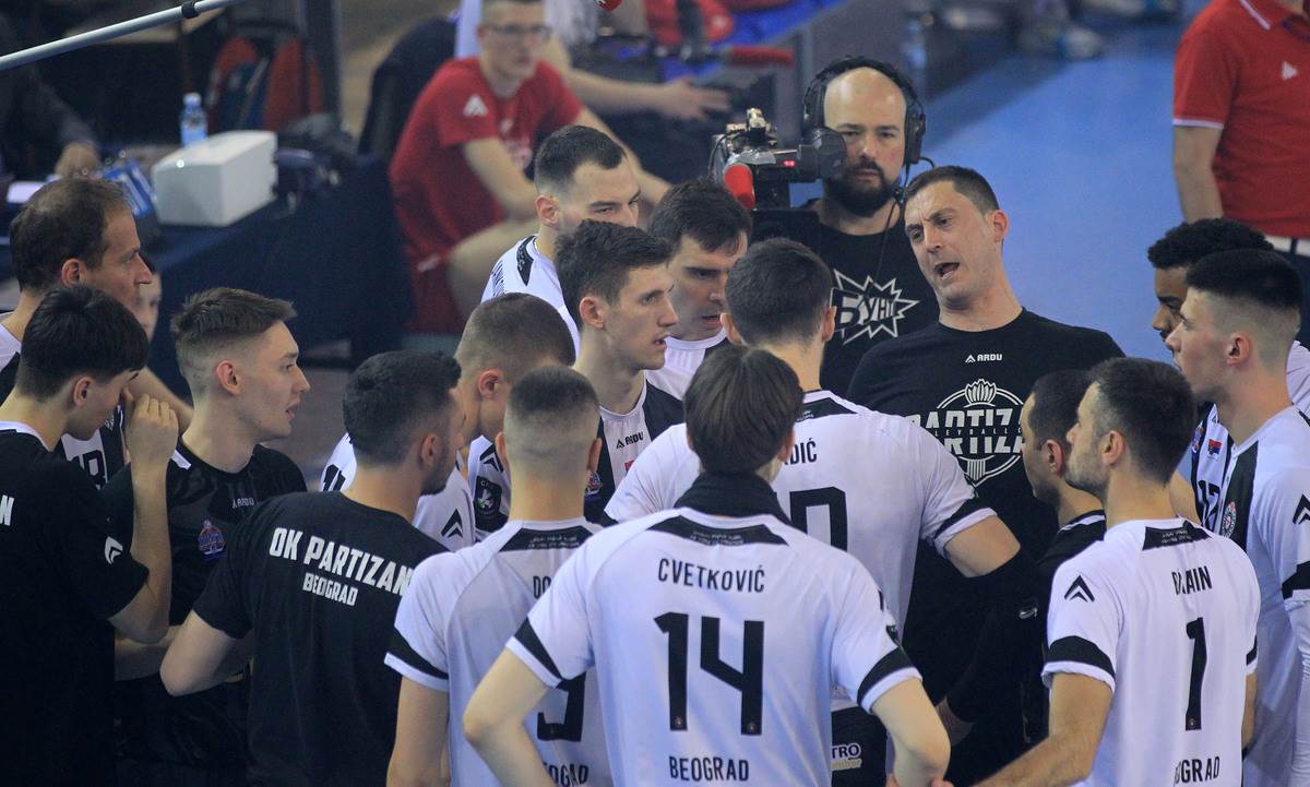 ZVEZDA_PARTIZAN_VM32.JPG