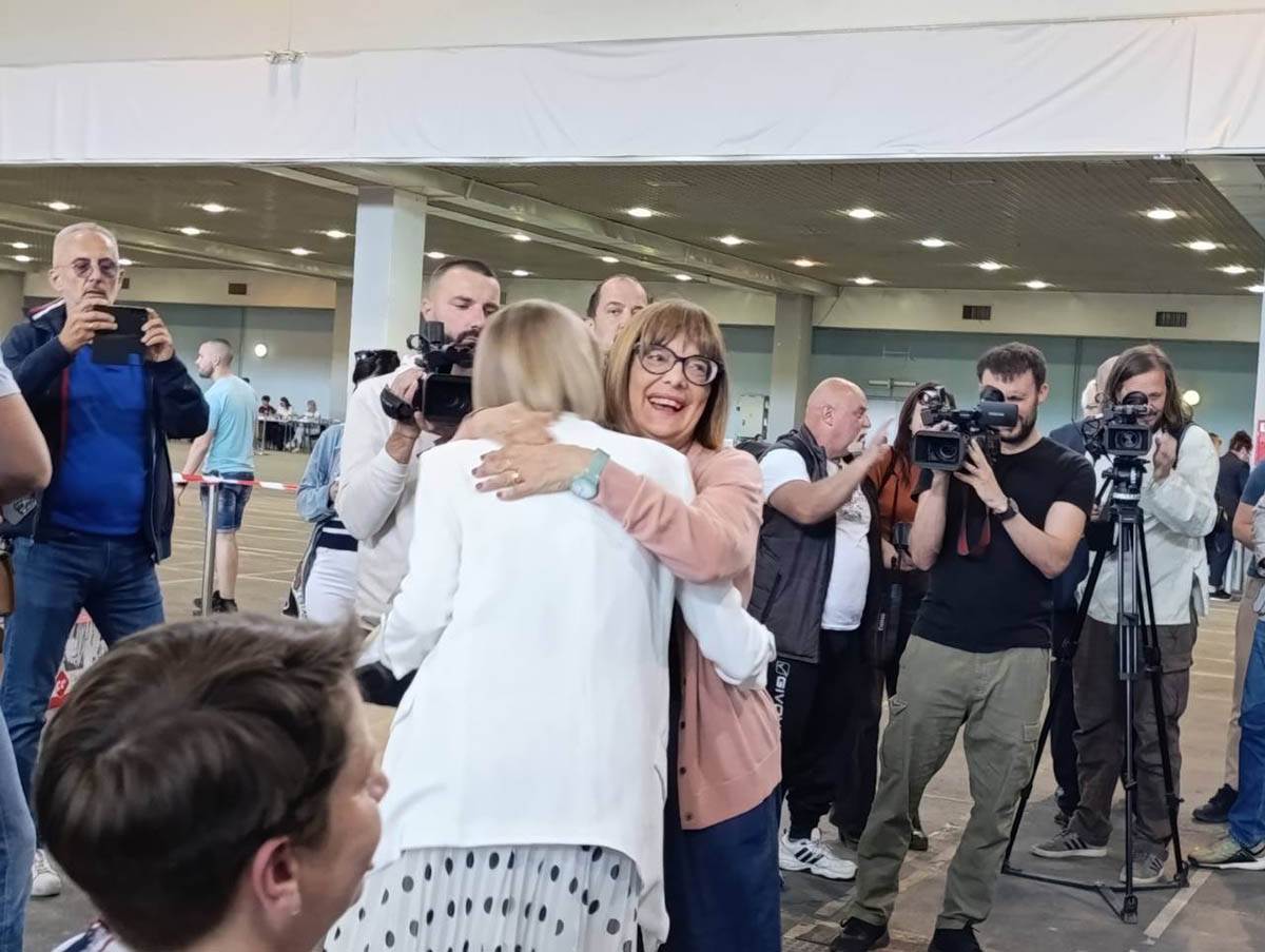 Vučić SNS Skup  (5).jpg