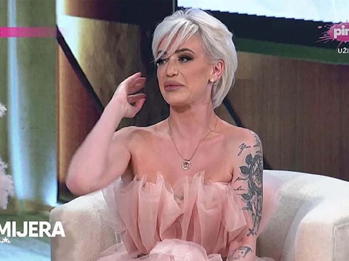 dusica-jakovljevic-na-pinku-830x0 copy.jpg