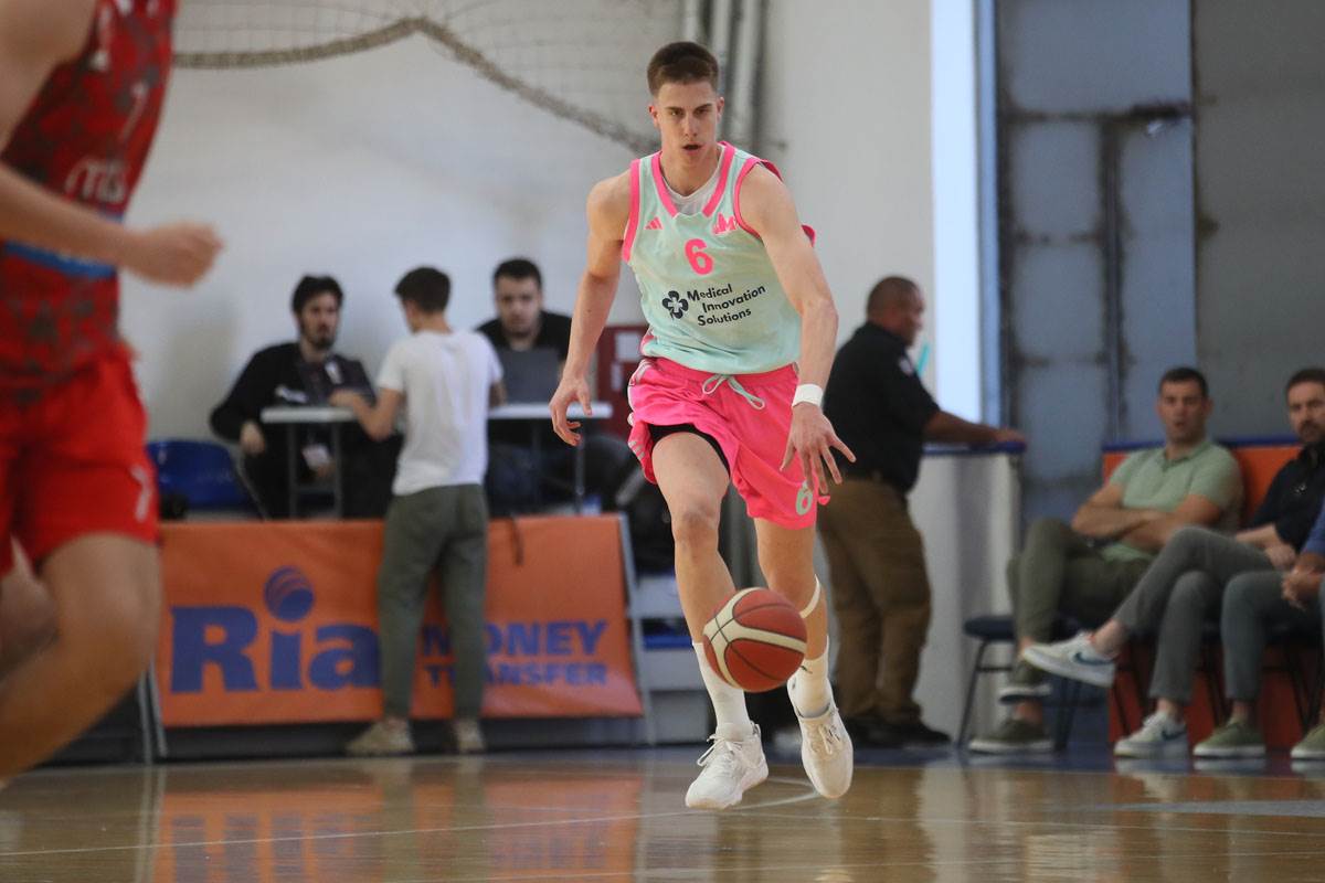 Juniori Mege pobedili Zvezdu 38 razlike u finalu i osvojili titulu