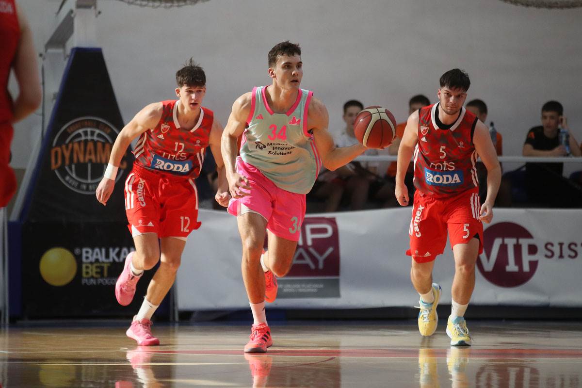 Juniori Mege pobedili Zvezdu 38 razlike u finalu i osvojili titulu