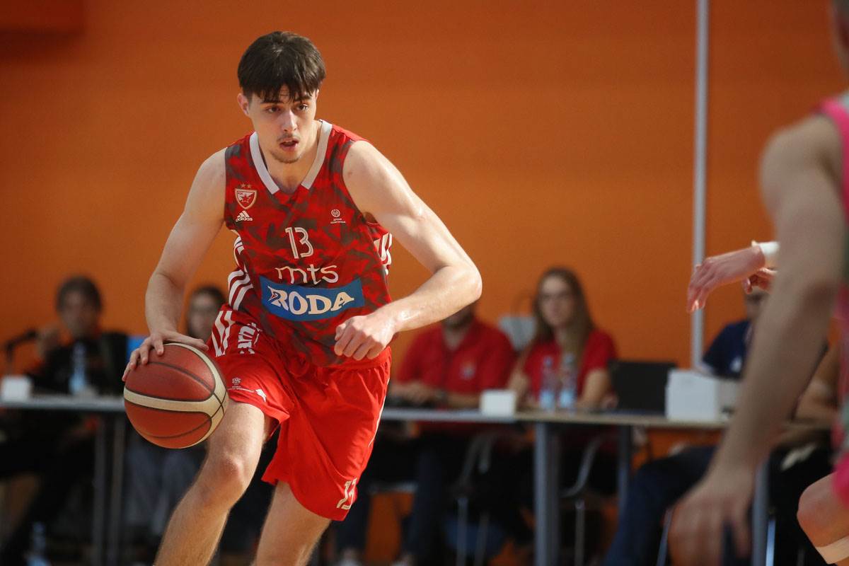 Juniori Mege pobedili Zvezdu 38 razlike u finalu i osvojili titulu