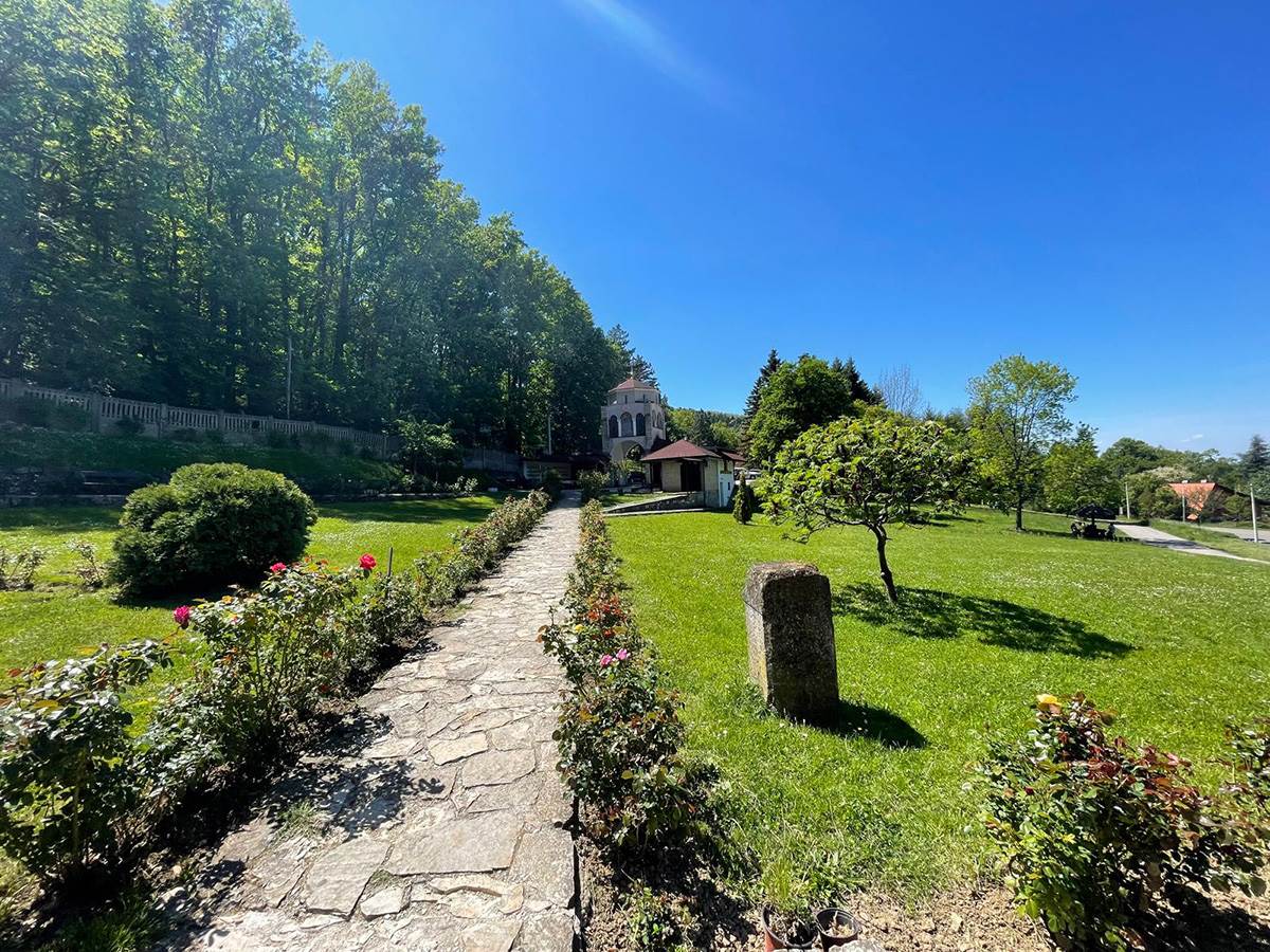 LEGENDA KAŽE DA SE NA MANASTIRU U BLIZINI BEOGRADA UKAZAO LIK BOGORODICE: Ovo je mesto gde se čuda dešavaju