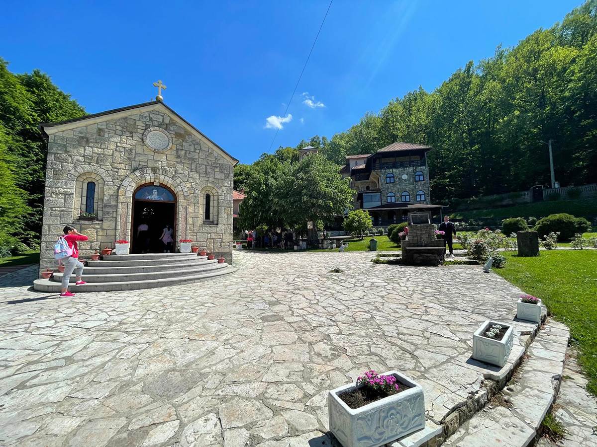 LEGENDA KAŽE DA SE NA MANASTIRU U BLIZINI BEOGRADA UKAZAO LIK BOGORODICE: Ovo je mesto gde se čuda dešavaju
