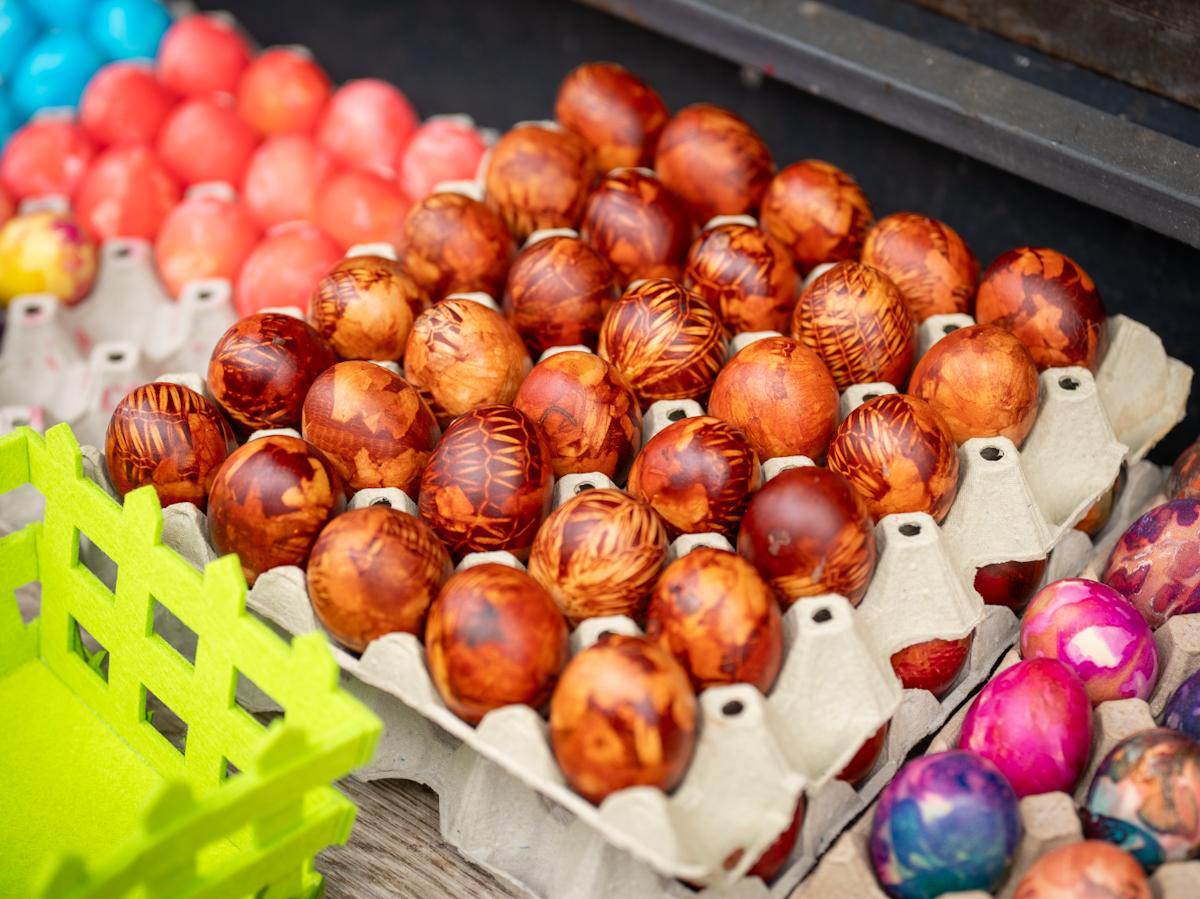 Cene običnih i farbanih jaja pred Uskrs