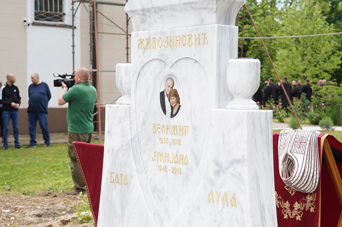 Bata živojinović ekshumacija (1).jpg
