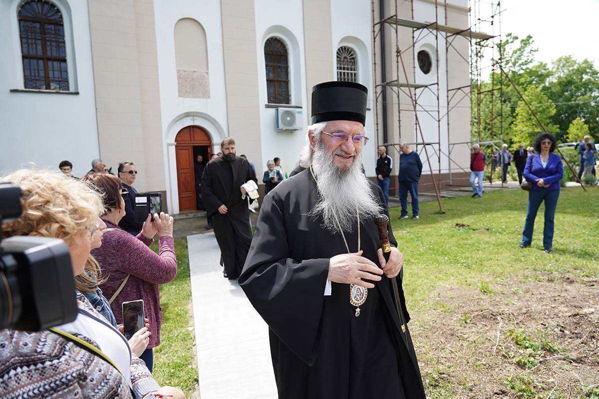 Bata živojinović ekshumacija (4).jpg