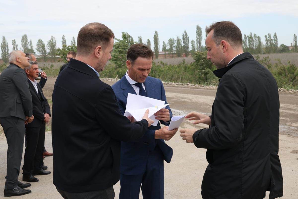 Surčin, stadion (5) copy.jpg